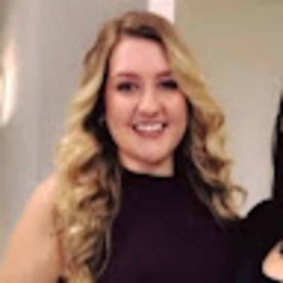 Meet your Posher, Sierra - Picture 1 of 1